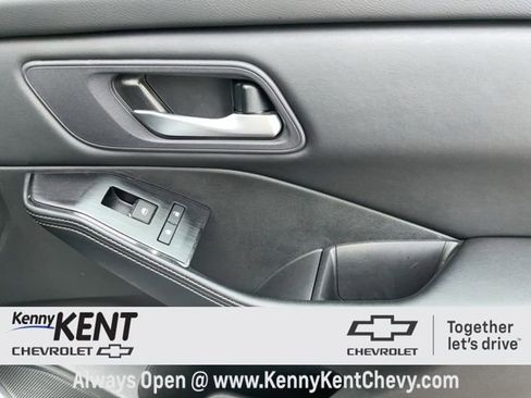 Used 2024 Nissan Rogue SV image 17