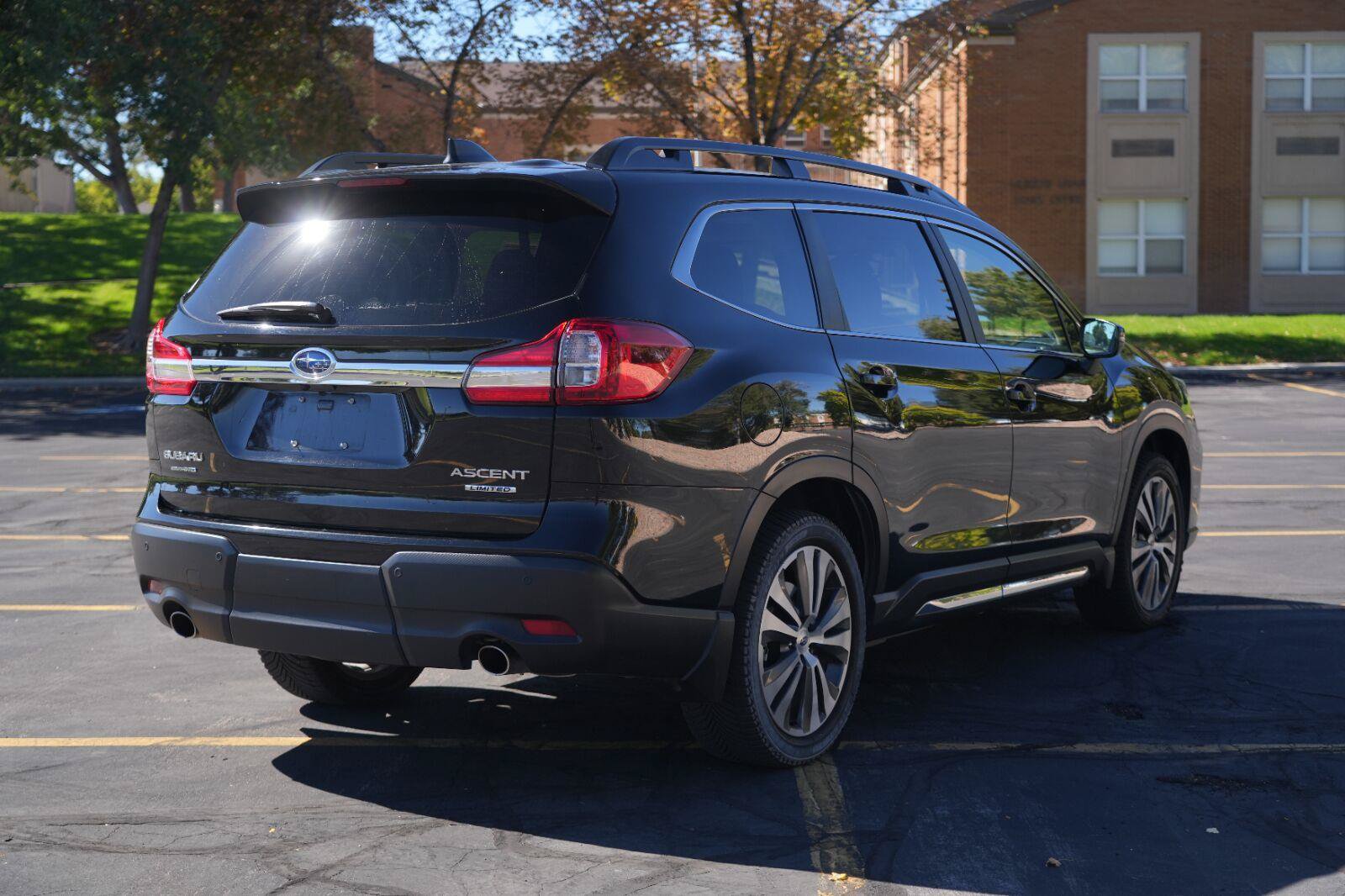 Used 2021 Subaru Ascent Limited w/ Technology Package AWD/4WD image 5