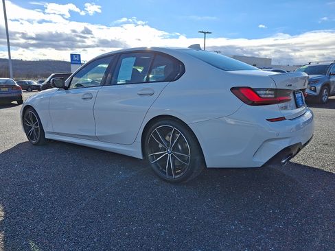 Used 2022 BMW 330i xDrive Sedan w/ M Sport Package image 4