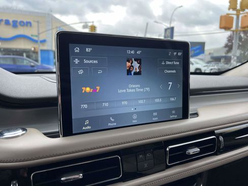 Used 2022 Lincoln Aviator Standard w/ Premium Package image 28