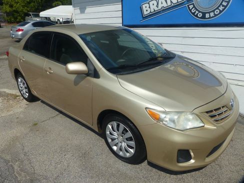 Used 2013 Toyota Corolla LE FWD image 4