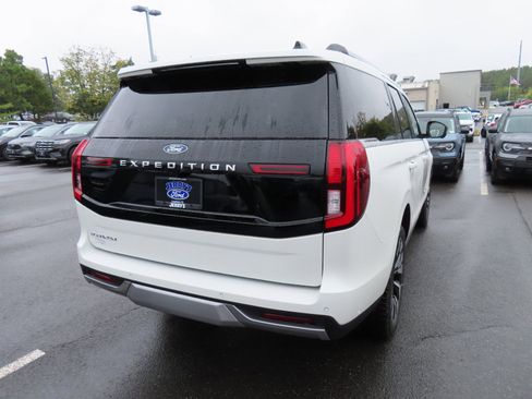 New 2025 Ford Expedition Platinum w/ Driver's Package image 4