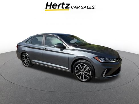 Used 2025 Volkswagen Jetta SE image 1