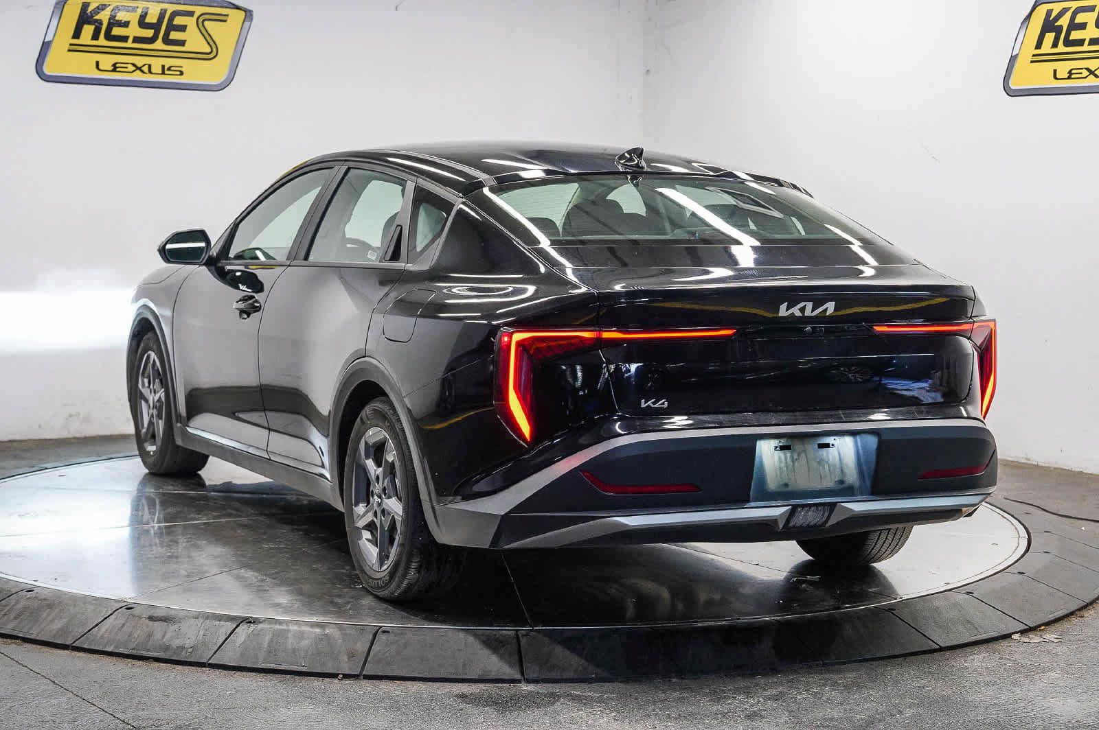 Used 2025 Kia K4 FWD image 2
