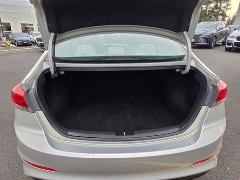 Used 2017 Hyundai Elantra SE image 16