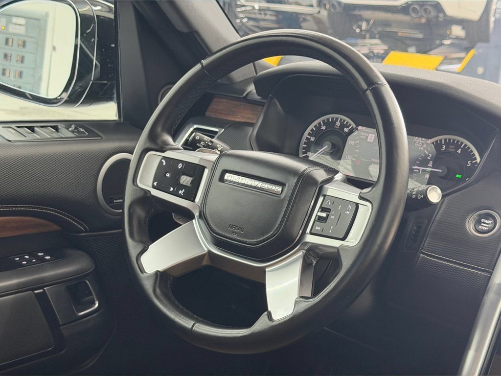 Used 2023 Land Rover Discovery HSE R-Dynamic AWD/4WD image 13