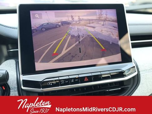 Used 2024 Jeep Compass Latitude image 18