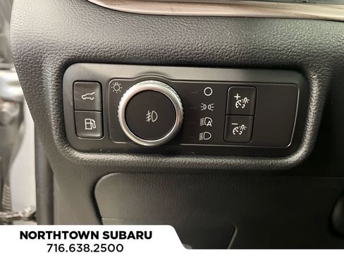 Used 2020 Ford Explorer Limited w/ Equipment Group 310A AWD/4WD image 11