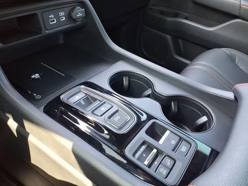 Certified 2024 Honda Pilot TrailSport image 20