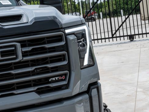 Used 2024 GMC Sierra 2500 AT4 w/ AT4 Premium Plus Package AWD/4WD image 10