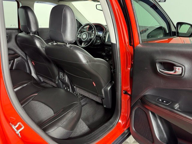 Used 2020 Jeep Compass Trailhawk AWD/4WD image 28