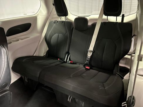 Used 2023 Chrysler Voyager LX image 24
