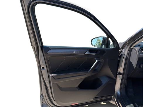 Used 2023 Volkswagen Tiguan SE image 20