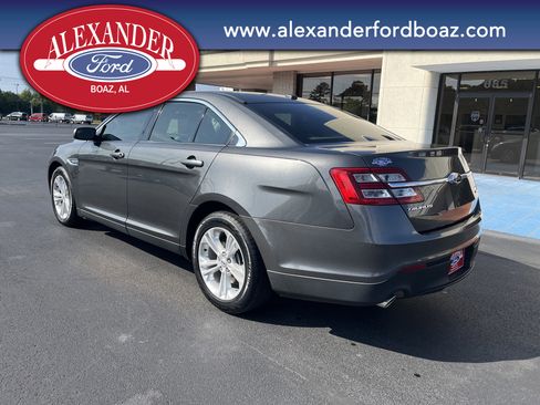 Used 2016 Ford Taurus SE image 2