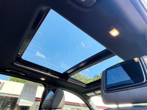 Used 2021 Nissan Titan PRO-4X w/ Pro-4x Convenience Package AWD/4WD image 15