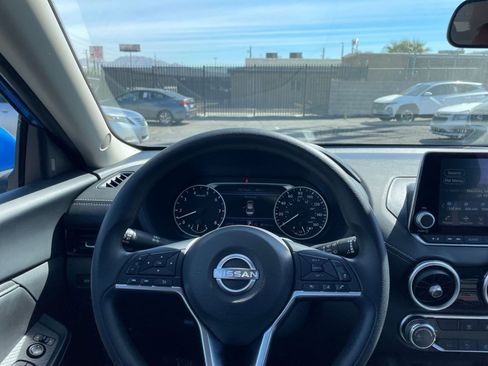 Used 2025 Nissan Sentra SV FWD image 32
