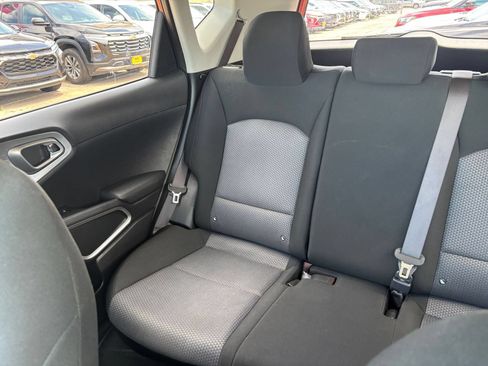 Used 2025 Kia Soul LX w/ LX Technology Package FWD image 37