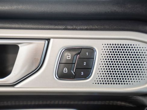 Used 2020 Ford Explorer Platinum w/ Premium Technology Package AWD/4WD image 44