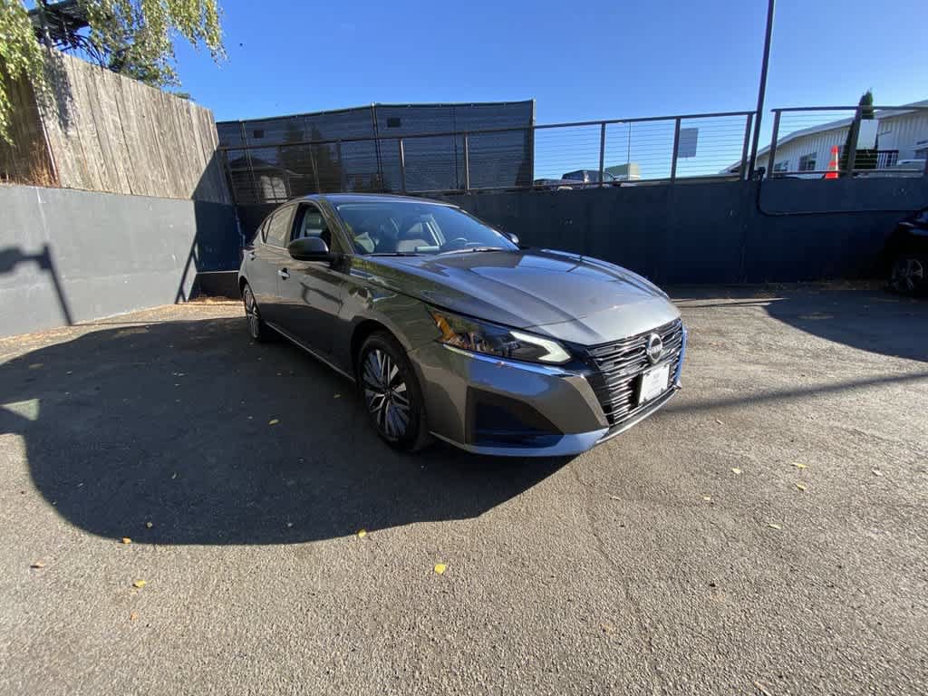 Used 2025 Nissan Altima 2.5 SV AWD/4WD image 8