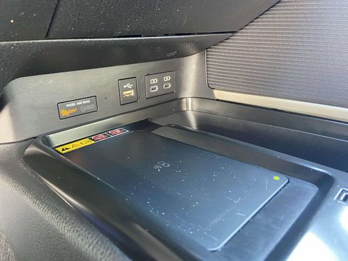 Used 2025 Toyota Camry SE w/ Convenience Package FWD image 27
