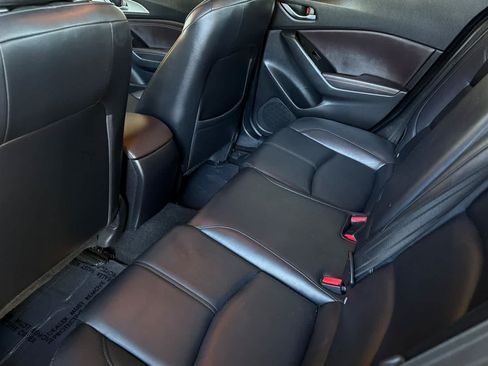 Used 2018 MAZDA MAZDA3 Touring FWD image 4