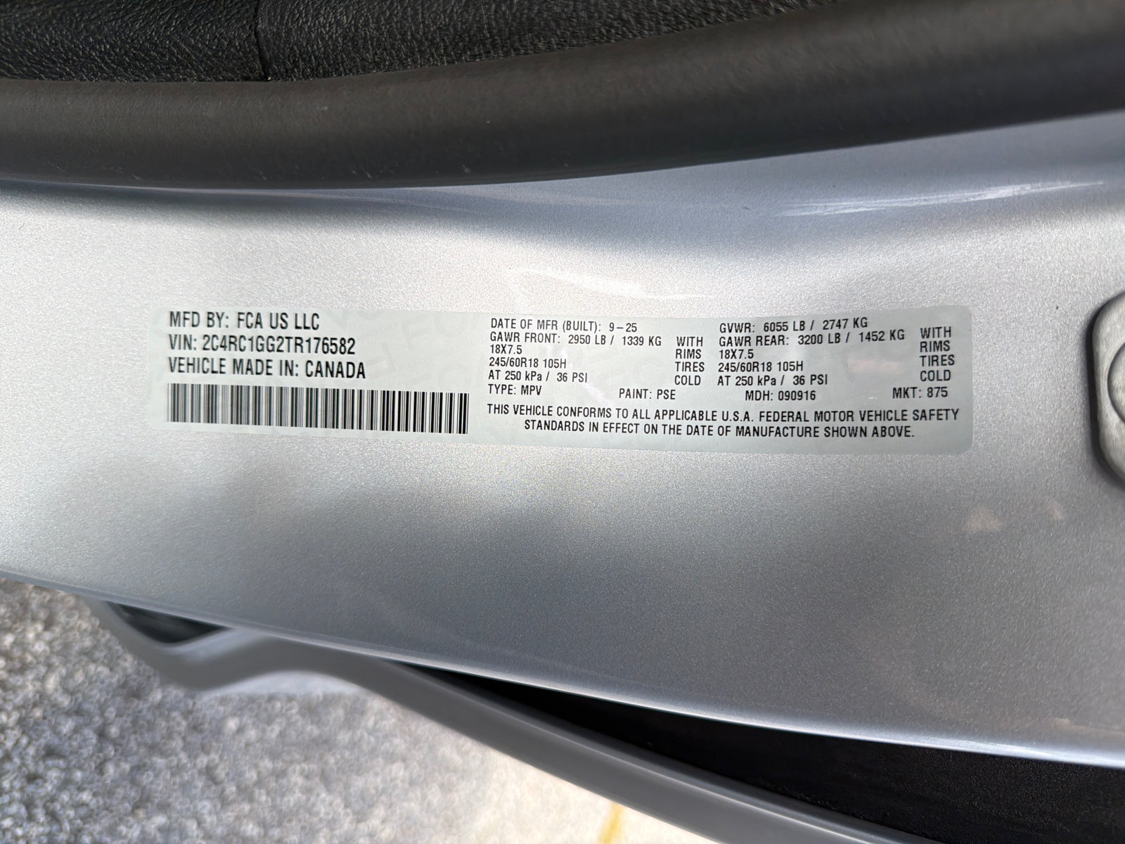 Used 2026 Chrysler Pacifica Limited FWD image 34