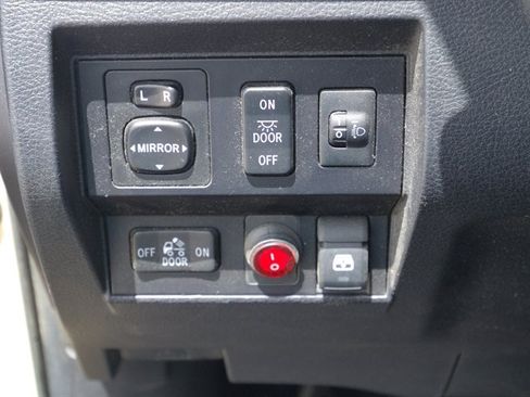 Used 2017 Toyota Tundra SR5 AWD/4WD image 17