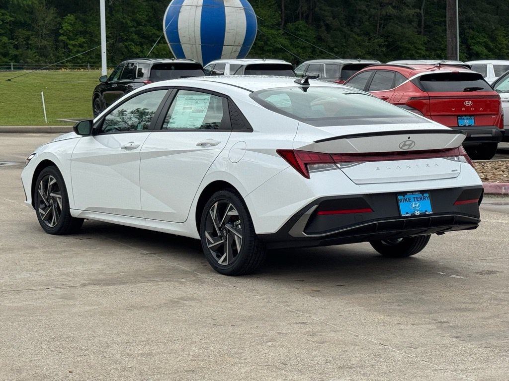 New 2025 Hyundai Elantra SEL FWD image 11