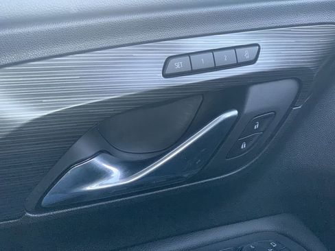 Used 2024 GMC Terrain SLT image 16