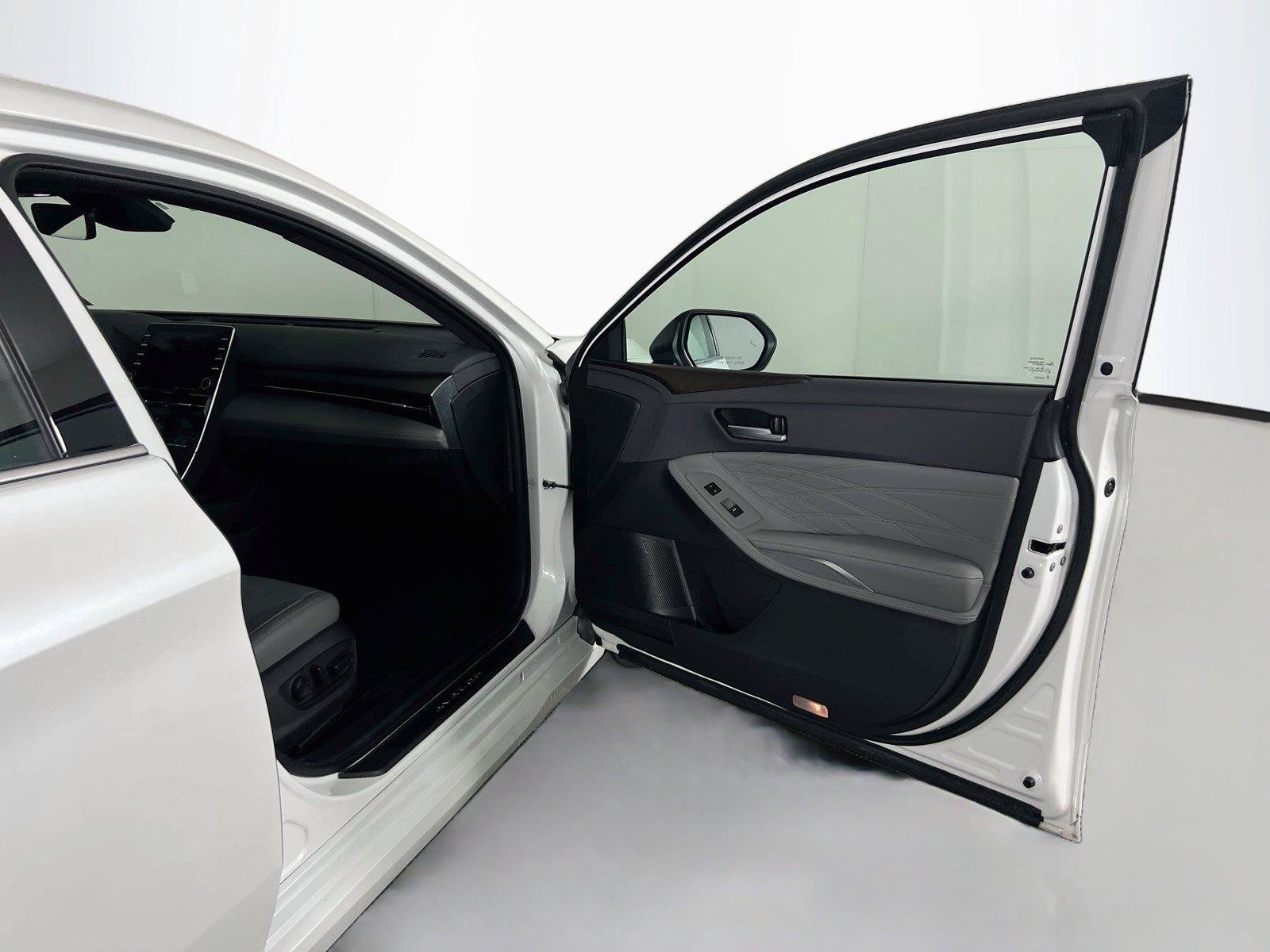 Used 2021 Toyota Avalon Limited w/ Advanced Safety Package FWD image 28