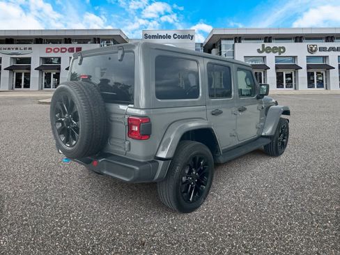 Certified 2022 Jeep Wrangler Unlimited Sahara AWD/4WD image 8