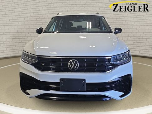 Used 2023 Volkswagen Tiguan SE R-Line AWD/4WD image 2
