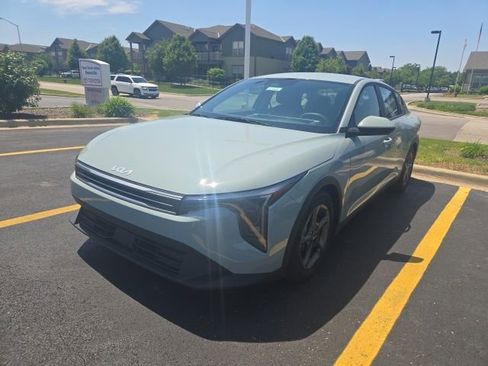 Used 2025 Kia K4 FWD image 3