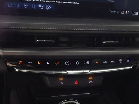 Used 2024 Cadillac XT4 Premium Luxury image 40