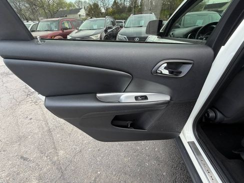 Used 2016 Dodge Journey SE w/ Flexible Seating Group FWD image 30