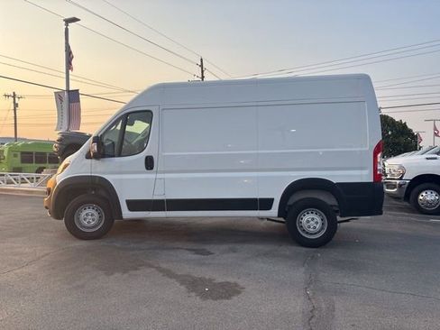 Used 2025 RAM ProMaster 2500 w/ Premium Convenience Group FWD image 5