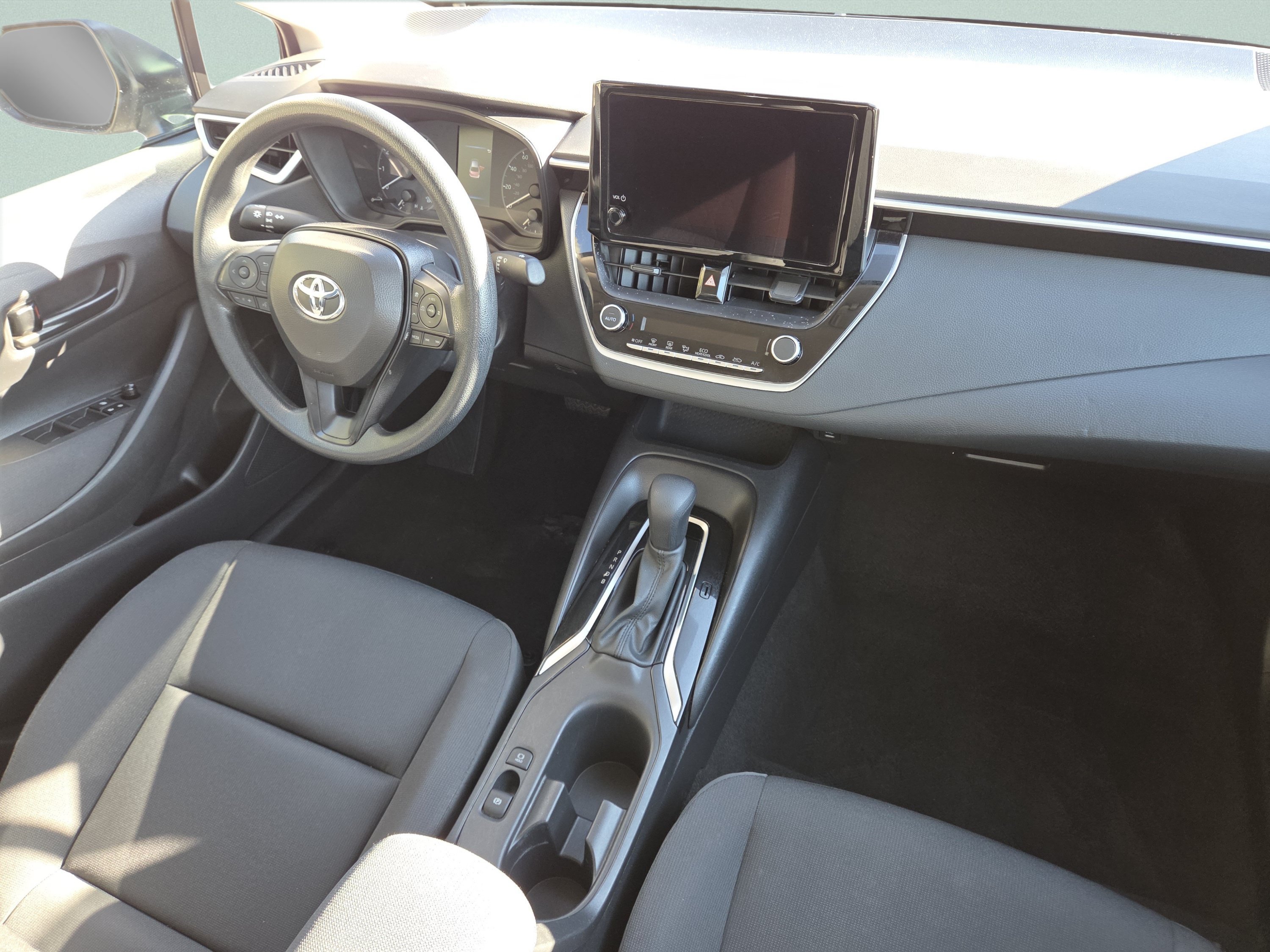 Used 2025 Toyota Corolla LE FWD image 26
