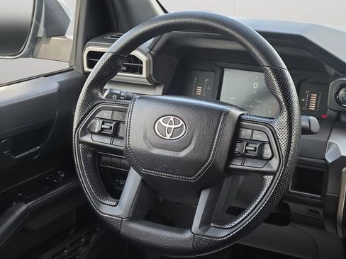 Certified 2025 Toyota Tacoma SR5 AWD/4WD image 18