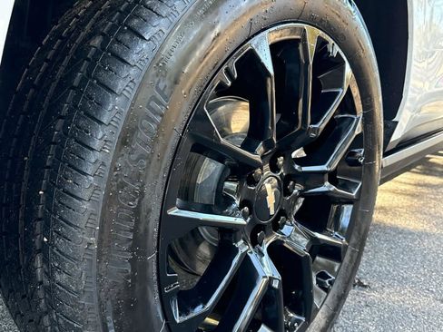 Used 2024 Chevrolet Tahoe High Country image 9