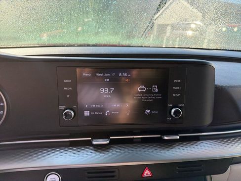 Used 2022 Kia Carnival LX FWD image 22