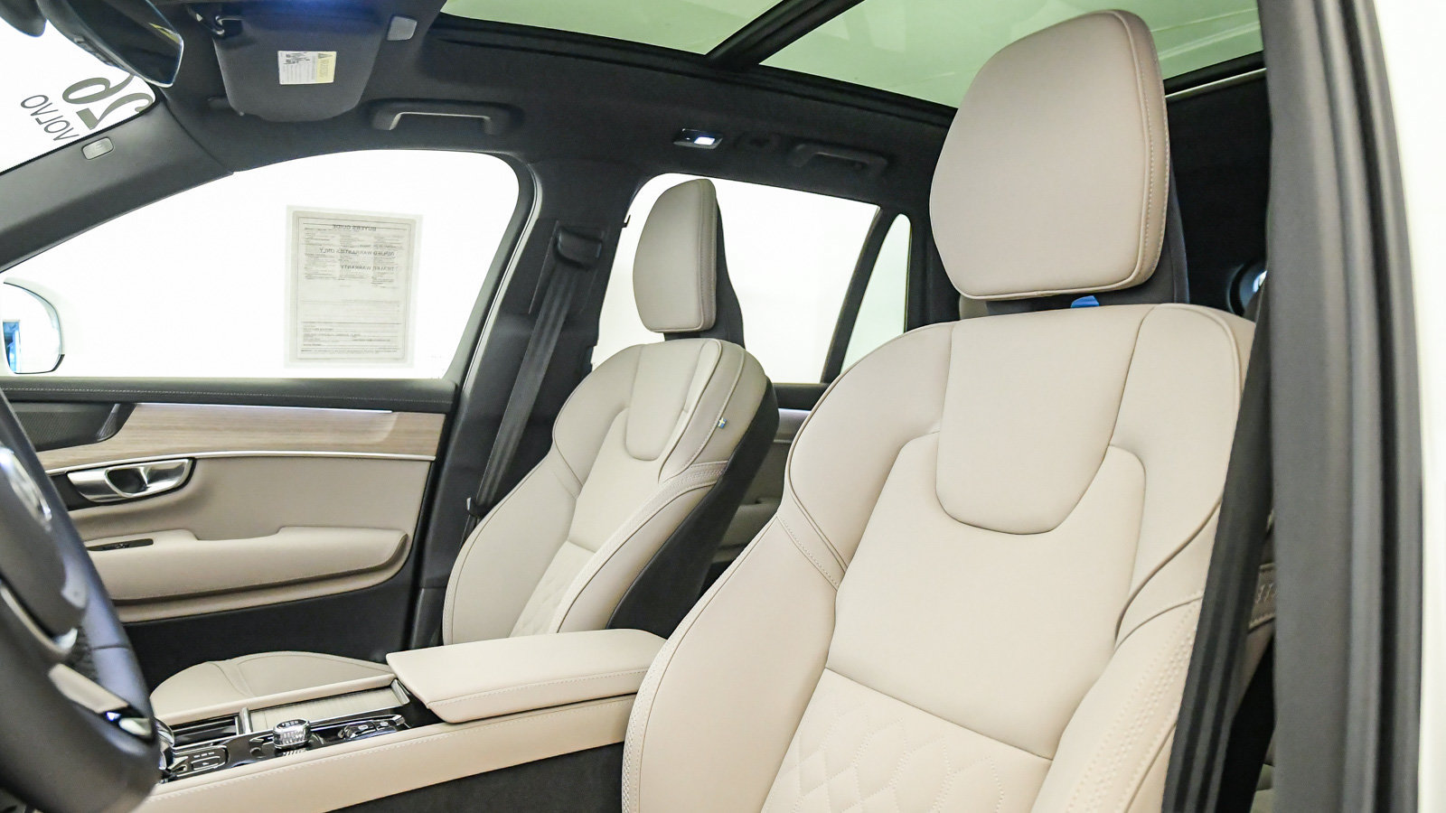 Used 2026 Volvo XC90 B6 Plus w/ Protection Package Premier AWD/4WD image 25