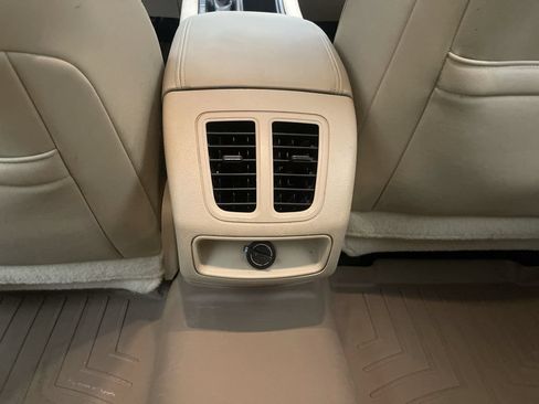 Used 2018 Ford Taurus SEL FWD image 13
