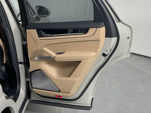 Used 2024 Porsche Cayenne Turbo image 25