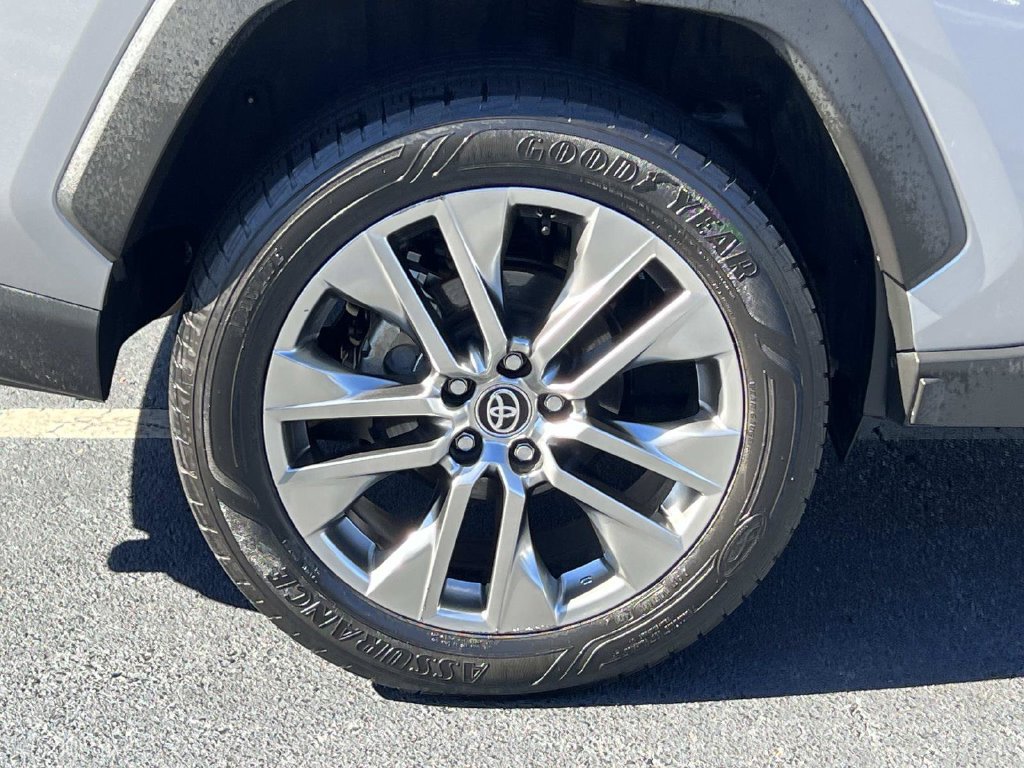 Used 2020 Toyota RAV4 Limited AWD/4WD image 9