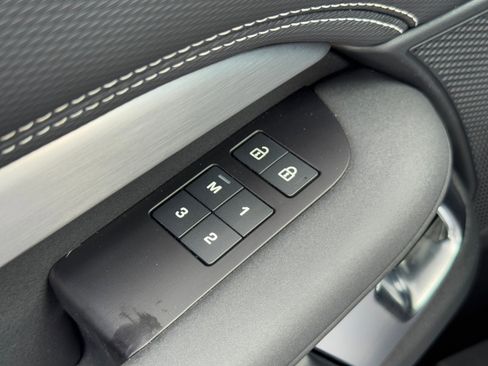 Used 2023 Land Rover Discovery S R-Dynamic image 18