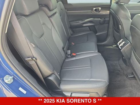 Used 2025 Kia Sorento S FWD image 19