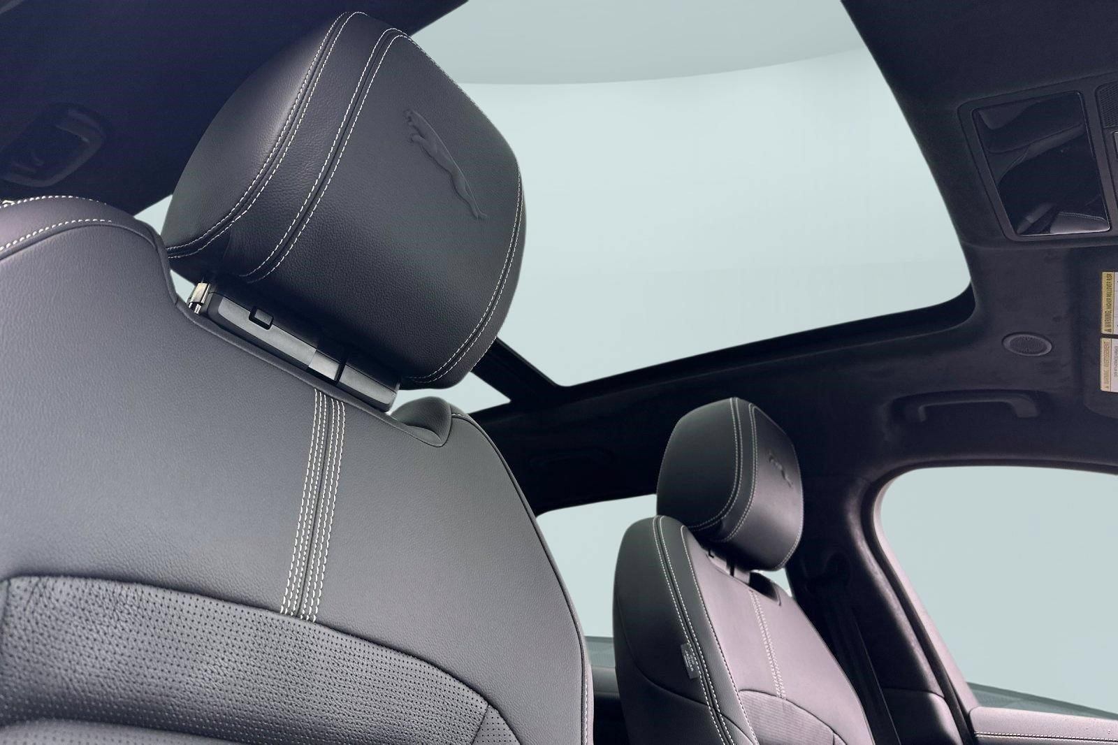 New 2024 Jaguar F-PACE R-Dynamic S AWD/4WD image 19