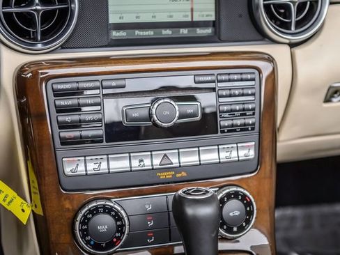 Used 2015 Mercedes-Benz SLK 250 image 33