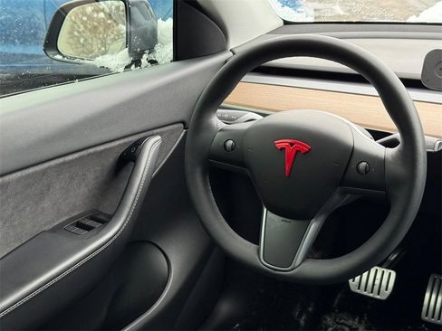 Used 2021 Tesla Model Y Performance image 11