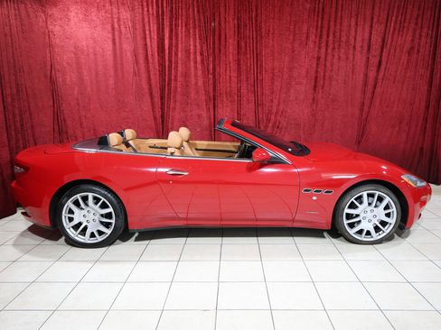 Used 2011 Maserati GranTurismo Convertible RWD image 10
